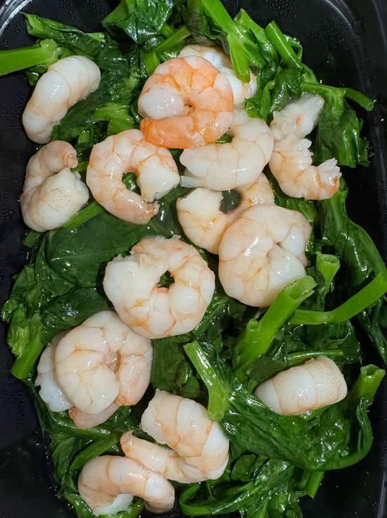 96 Sauteed Shrimp with Bean Leave 豆苗蝦仁